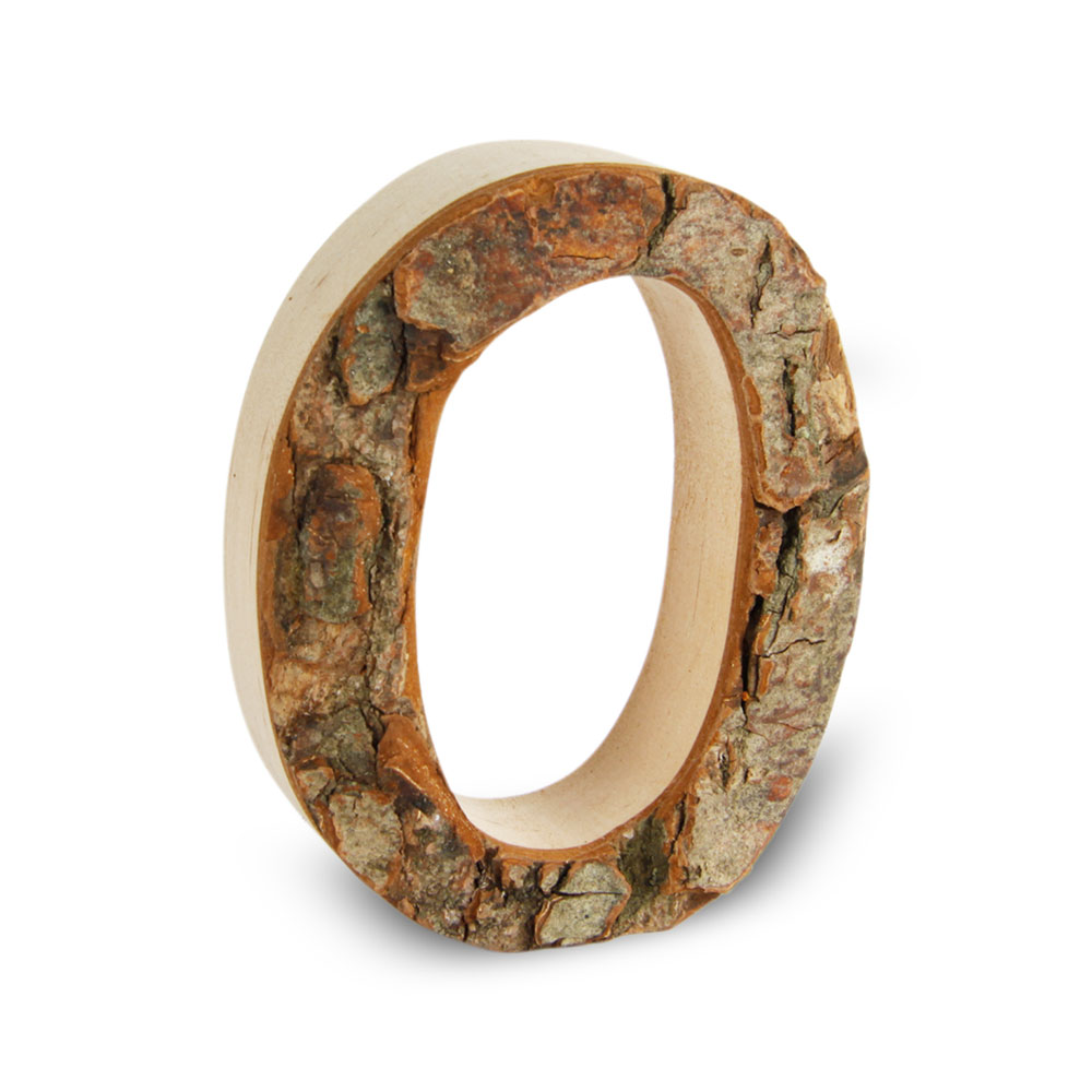 Holzbuchstabe mit Rinde: O