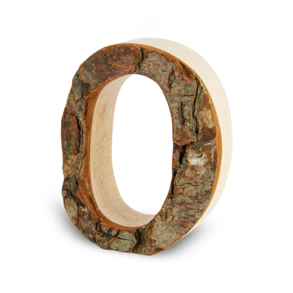 Holzbuchstabe mit Rinde: O