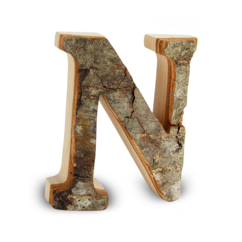 Holzbuchstabe mit Rinde: N