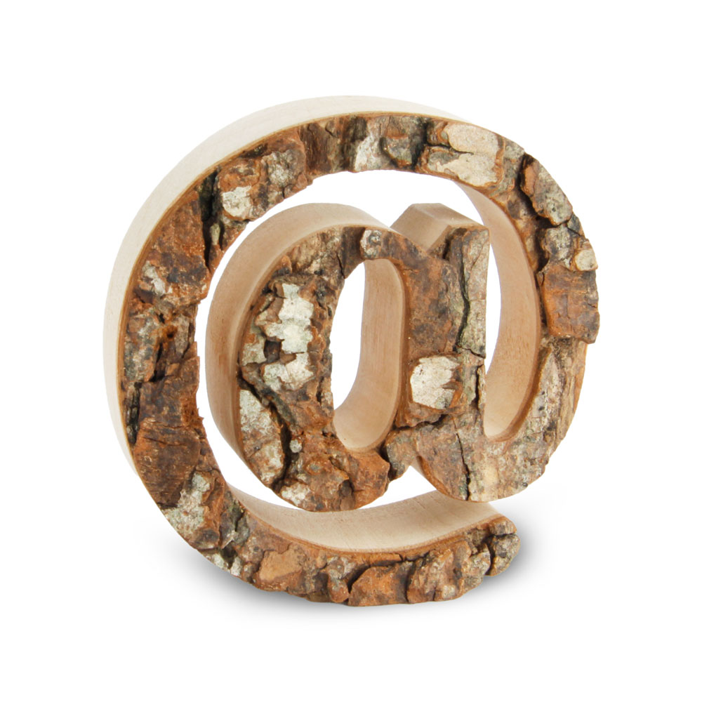 Holzbuchstabe mit Rinde: @