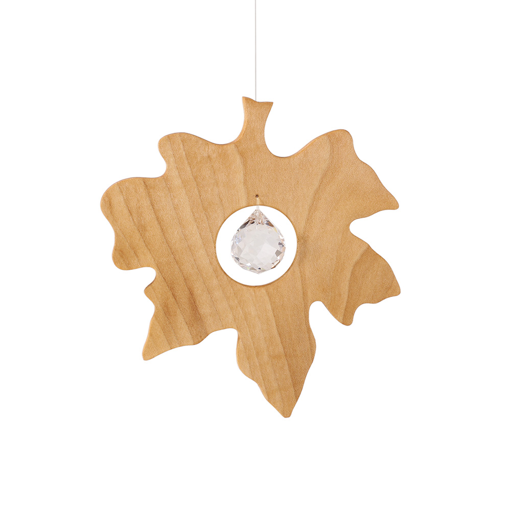 Ahornblatt mit Kristall